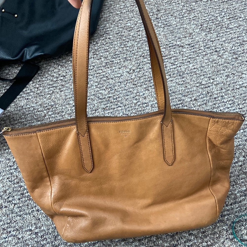 Fossil tote